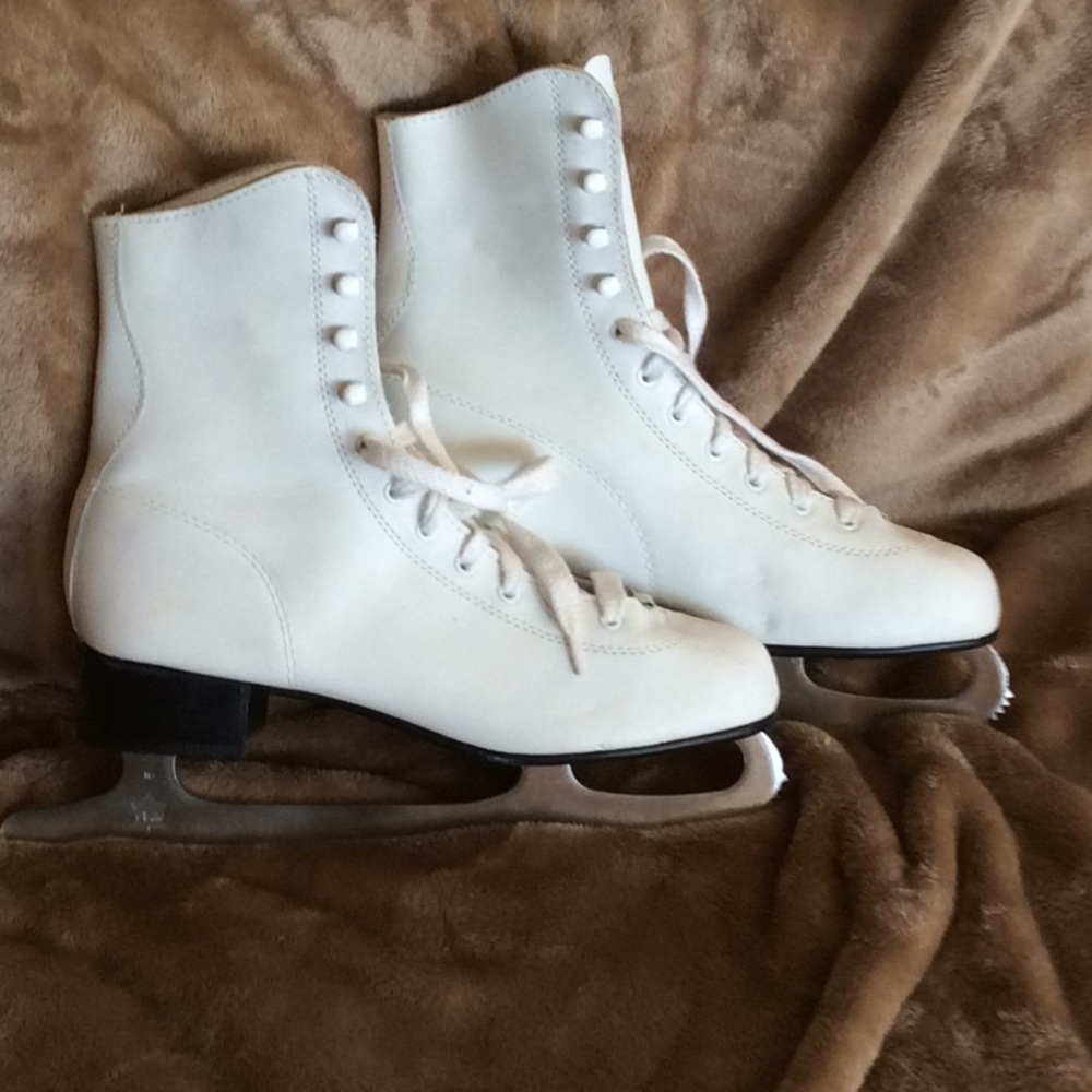 Canadian Flyer figure skates, women’s size 8, EUC!